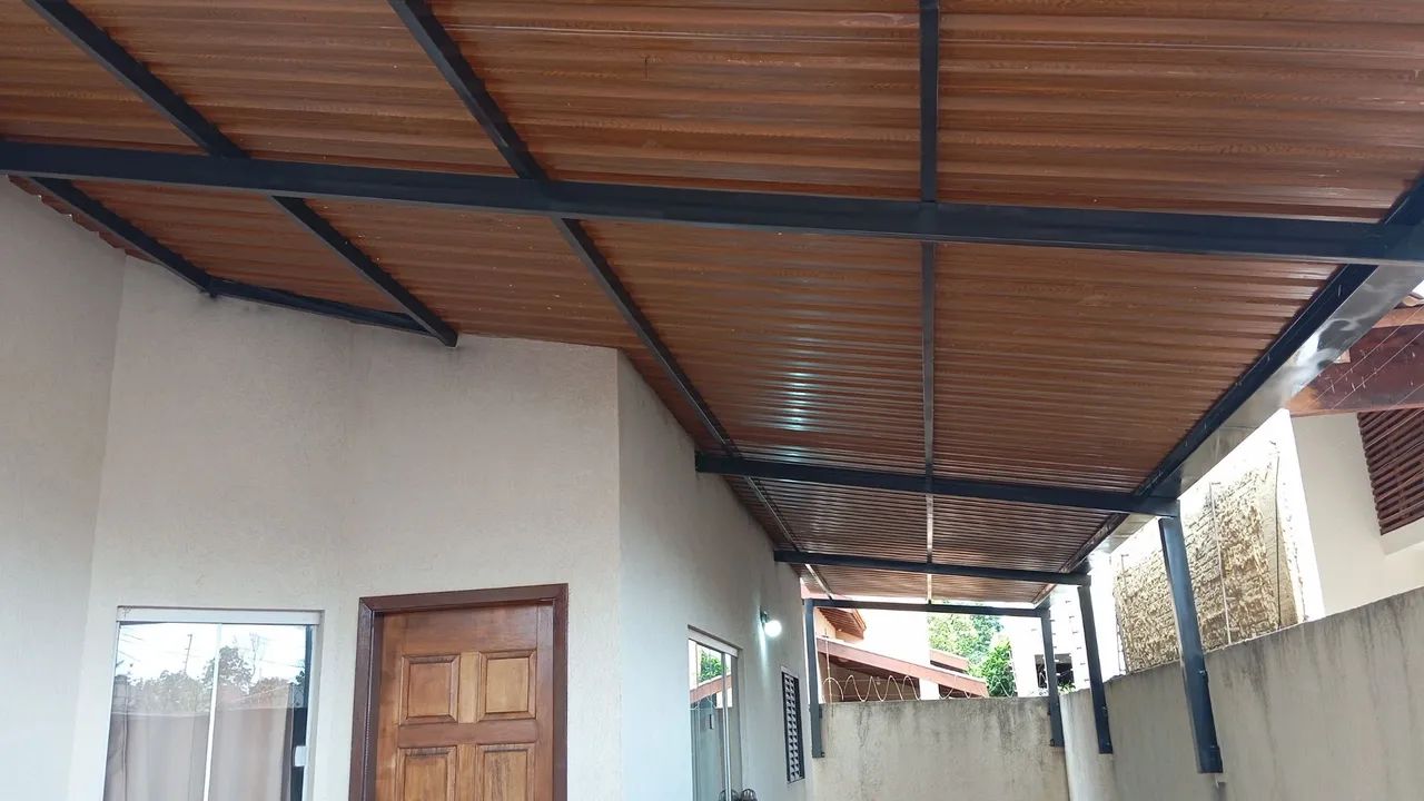 Telha Termoacústica e Acabamento Amadeirado<br>