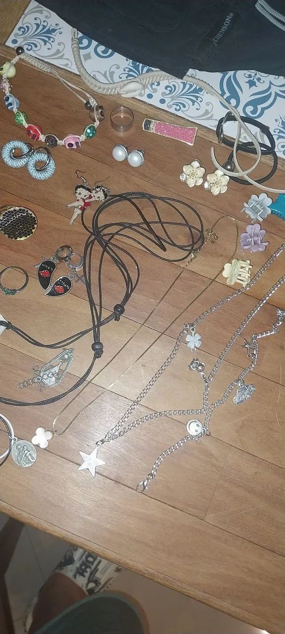 Conjunto de 25 itens de bijou mais uma pochete - Foto 4