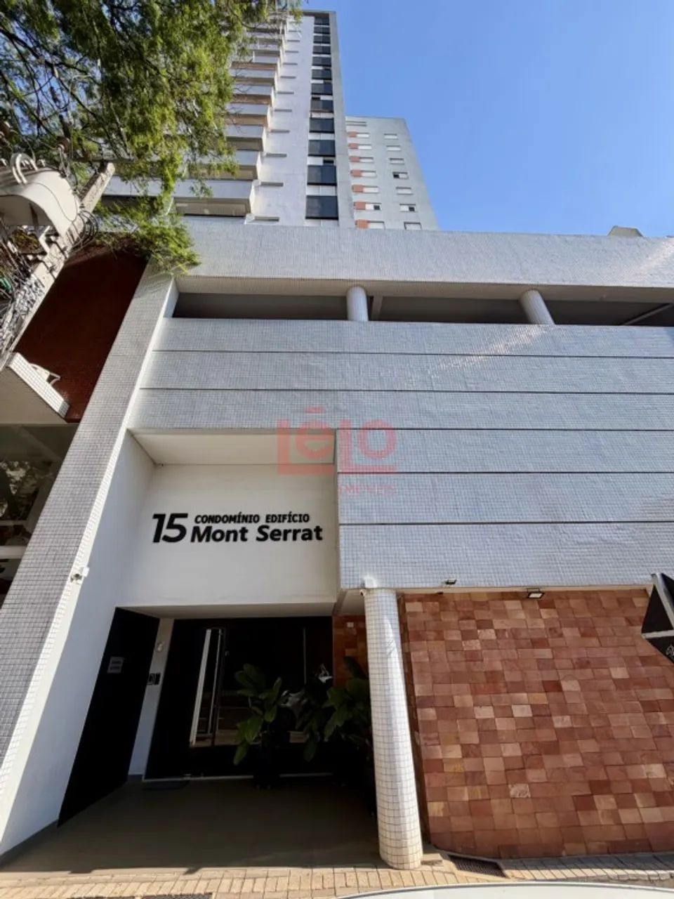Apartamento no Edifício Mont Serrat  Em Frente à UEM