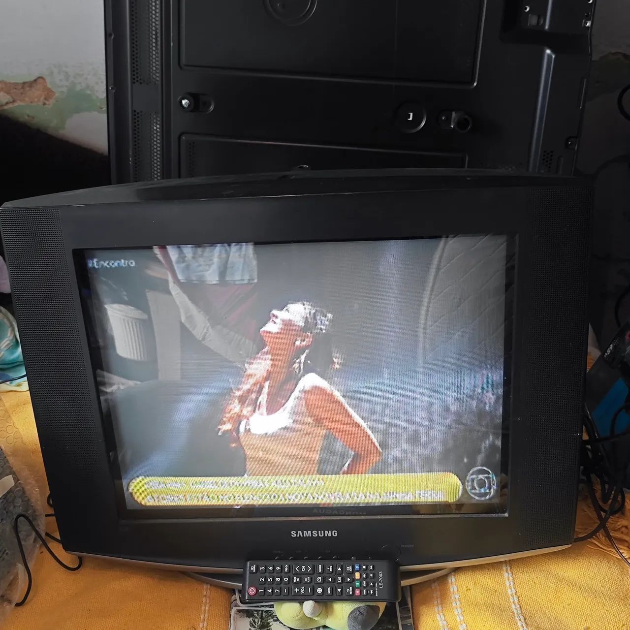 TV Samsung Tubo 21 Polegadas Slim + Controle Remoto (Impecável!)