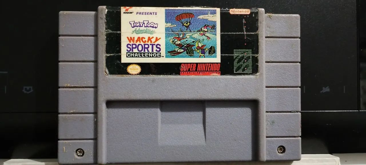 Cartuchos Super Battletank e Tiny Toons Wacky Sports
