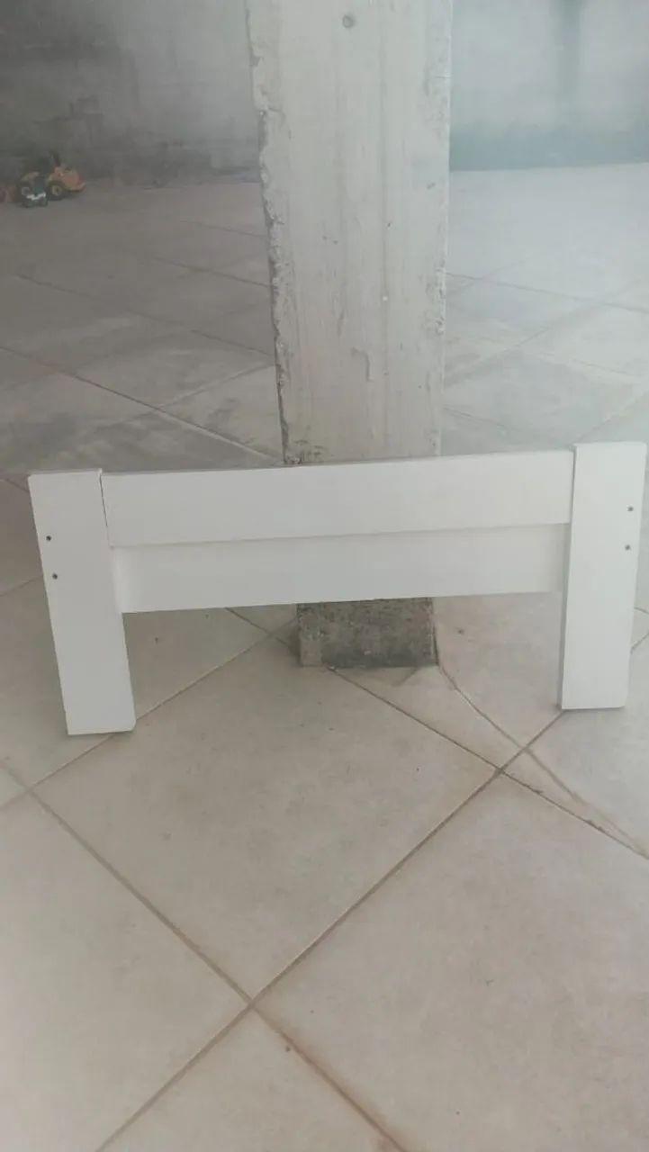 Vendo cama de solteiro com colchão e sem  colchão  - Foto 2
