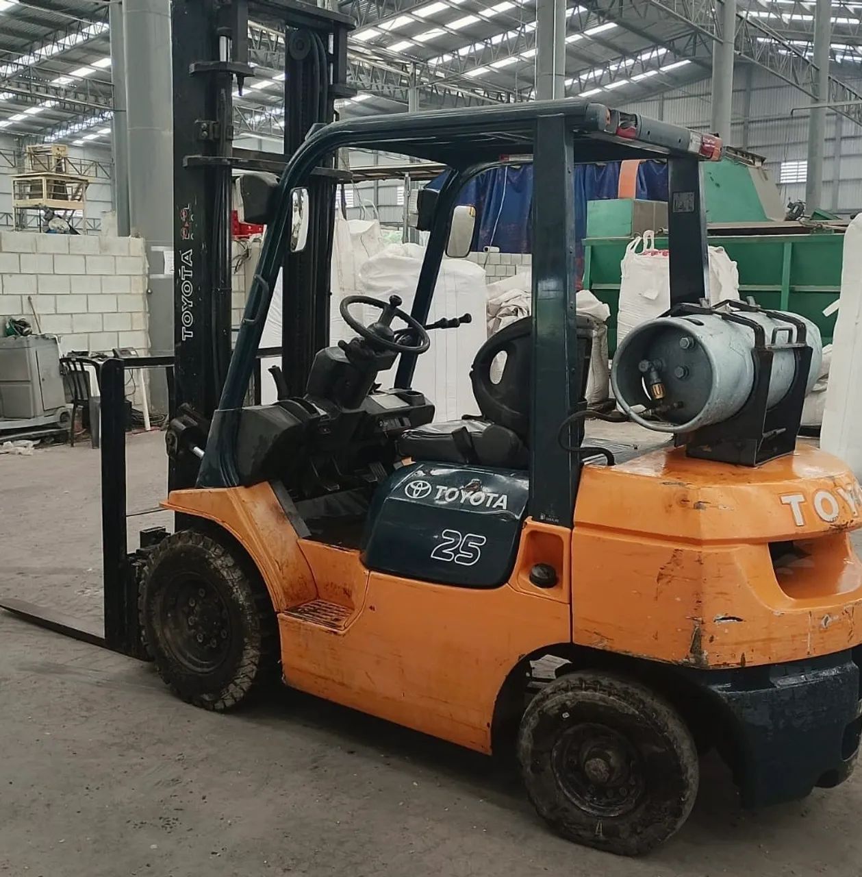 Empilhadeira automática TOYOTA - Foto 2