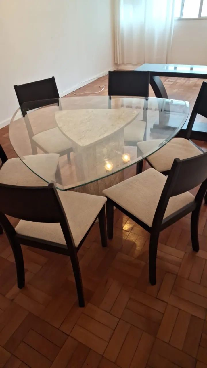 Mesa de jantar de vidro
