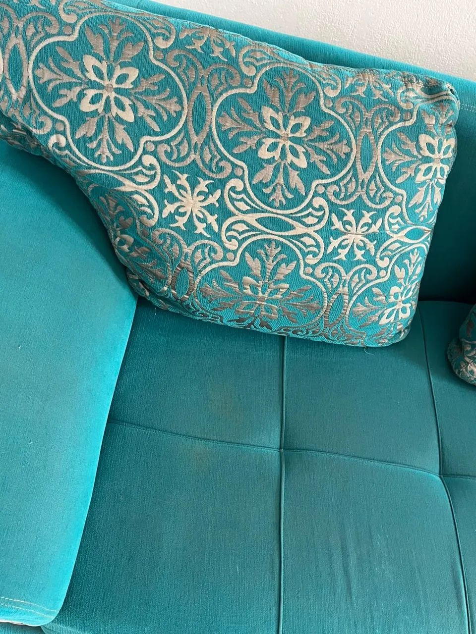 Vendo sofá pequeno de 2 lugares  - Foto 3