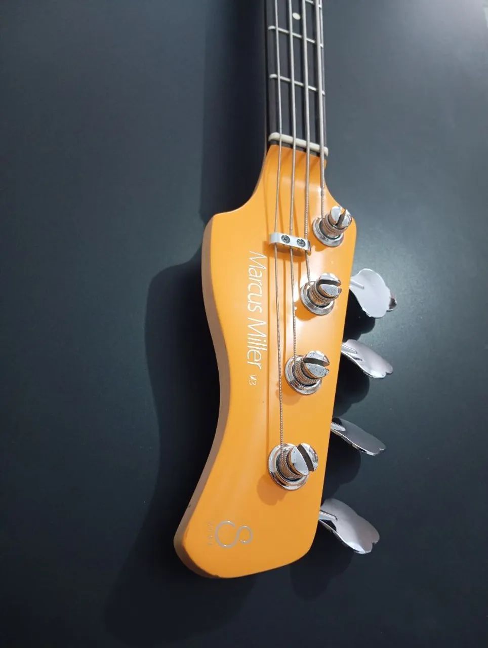 Contra baixo Marcus Miller 