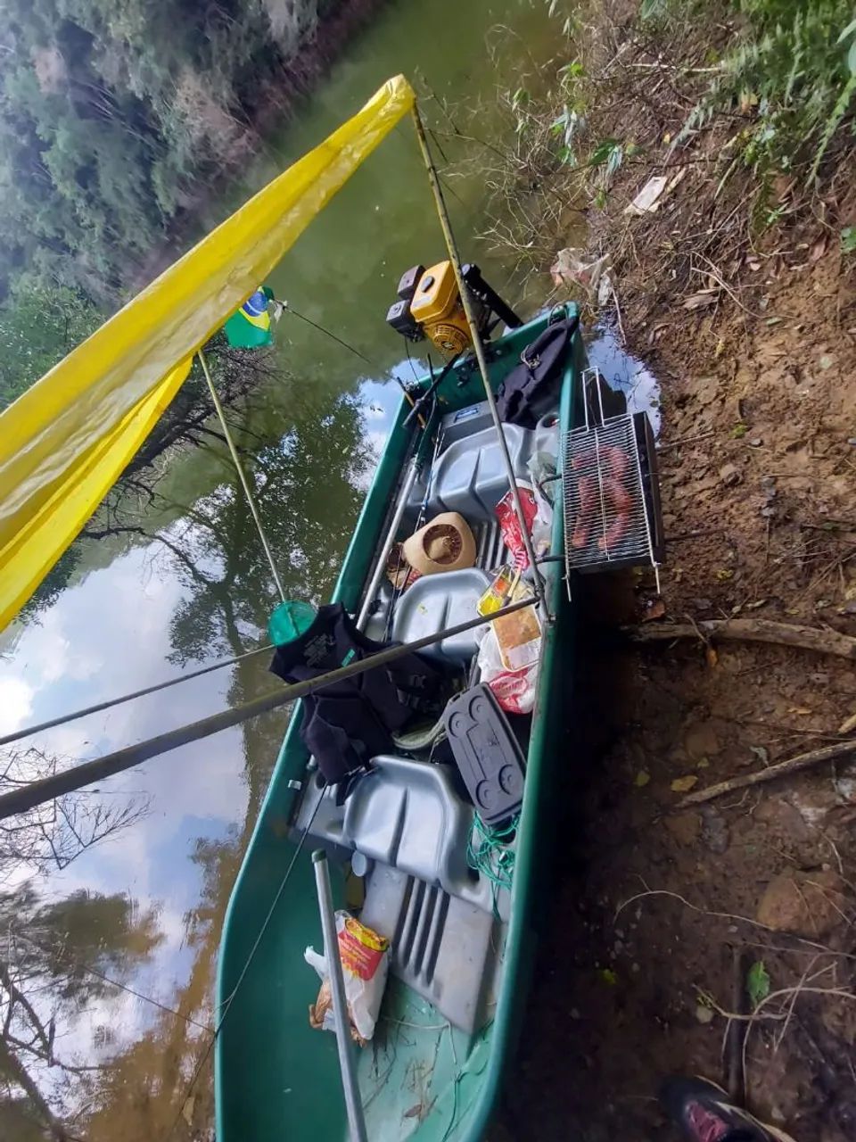 Barco de Plastico aceito troca.