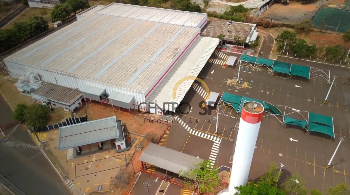 Galpão com 7.500 m² construção + pátio/estacionamento - Frente para Rondon