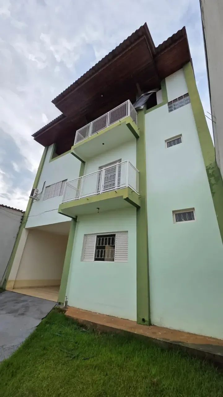 Sobrado Com terraço com 3 suítes bairro Centro América - Cuiabá  MT Oportunidade.