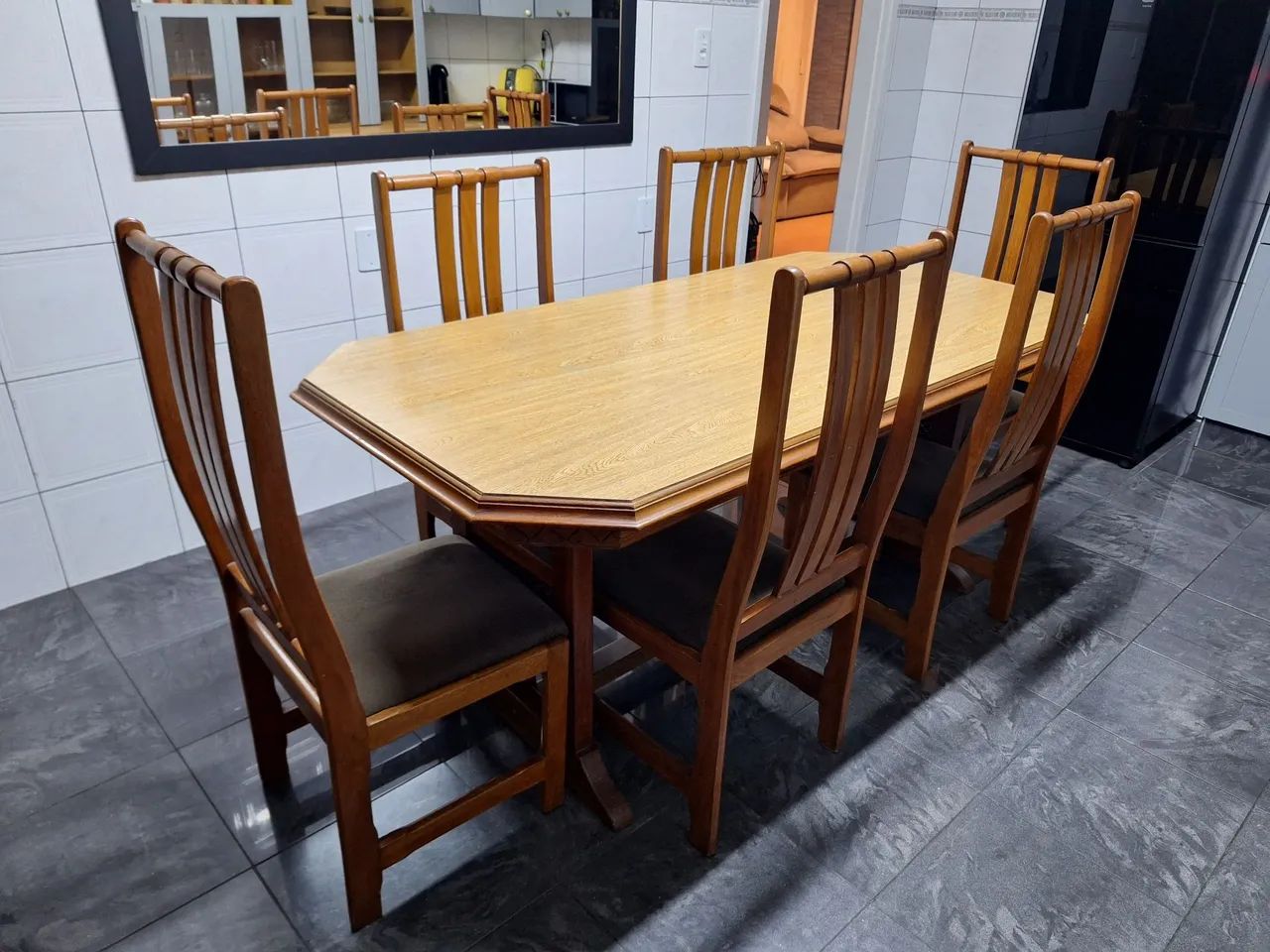 Mesa MADEIRA MACIÇA com 6 cadeiras  - Foto 5