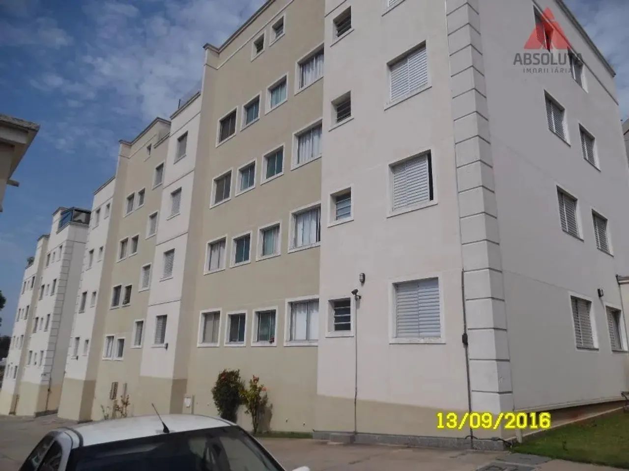 Apartamento com 2 dormitórios para alugar, 56 m² por R$ 1.541,75/mês - Catharina Zanaga -  - Foto 9