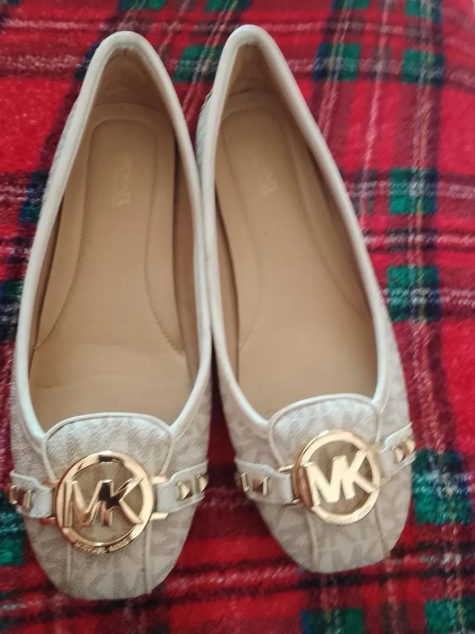 Sapatilha Michael Kors original valor dela 1800,00 - Foto 2