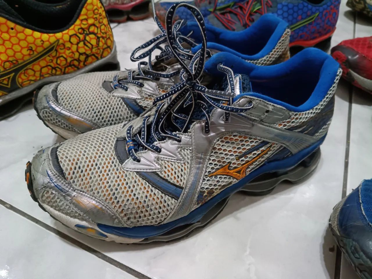 Tênis usados Originais Mizuno Dez pares, tem número 42.5, 43 e 43.5 venda só no lote. - Foto 6