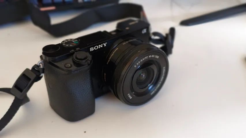Câmera Sony a6000 + Lente 16-50mm - Impecável - Sensor Limpo