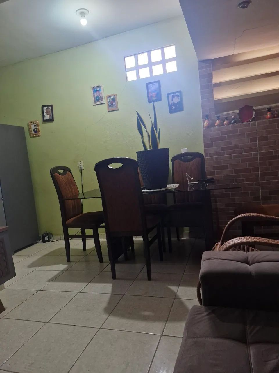 Vende-se uma mesa de seis cadeiras  - Foto 2