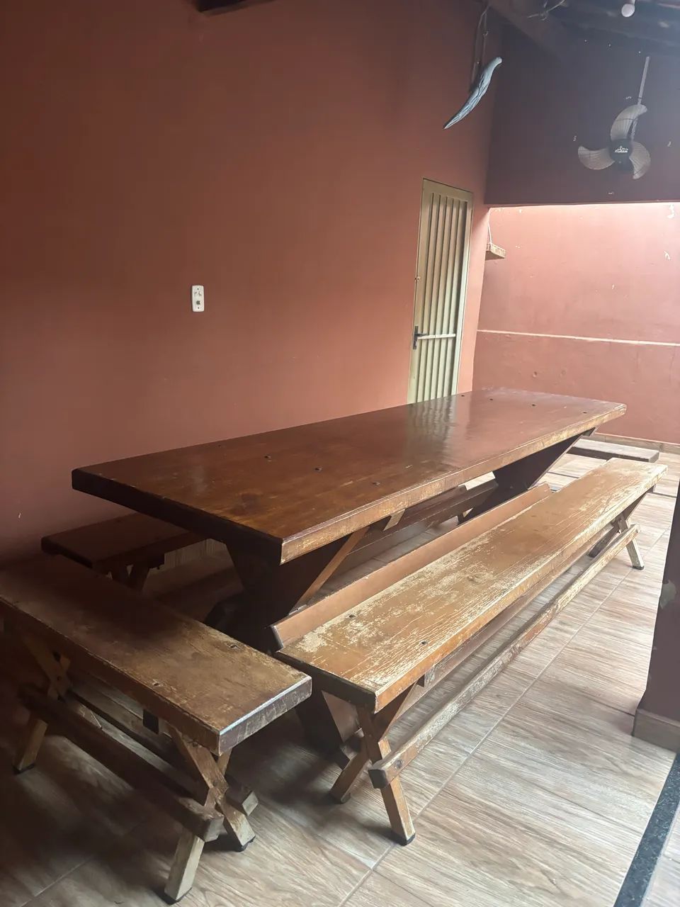 Mesa rústica de madeira maciça 