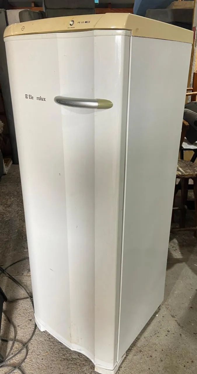Freezer vertical electrolux, de 1 porta, branco.
