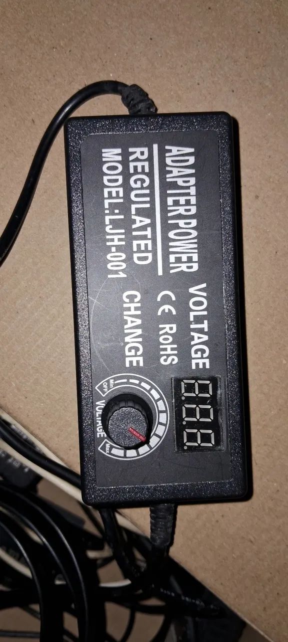 Fonte Carregador Universal Digital 3v-24v 3A Plug P4 para Notebook