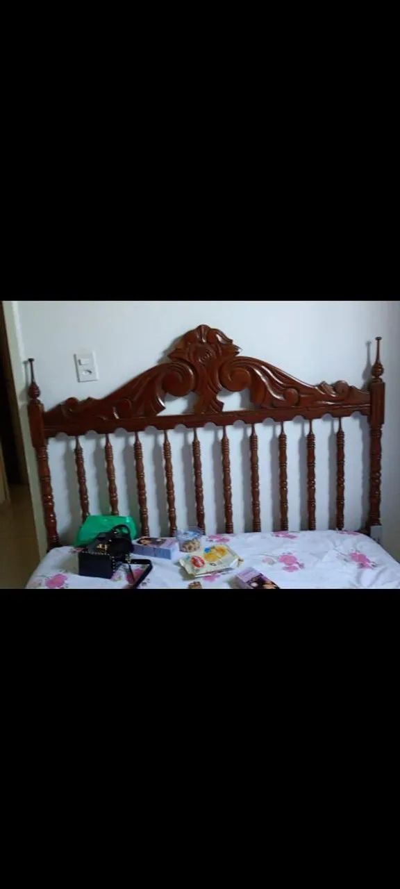 Cama casal de madeira 