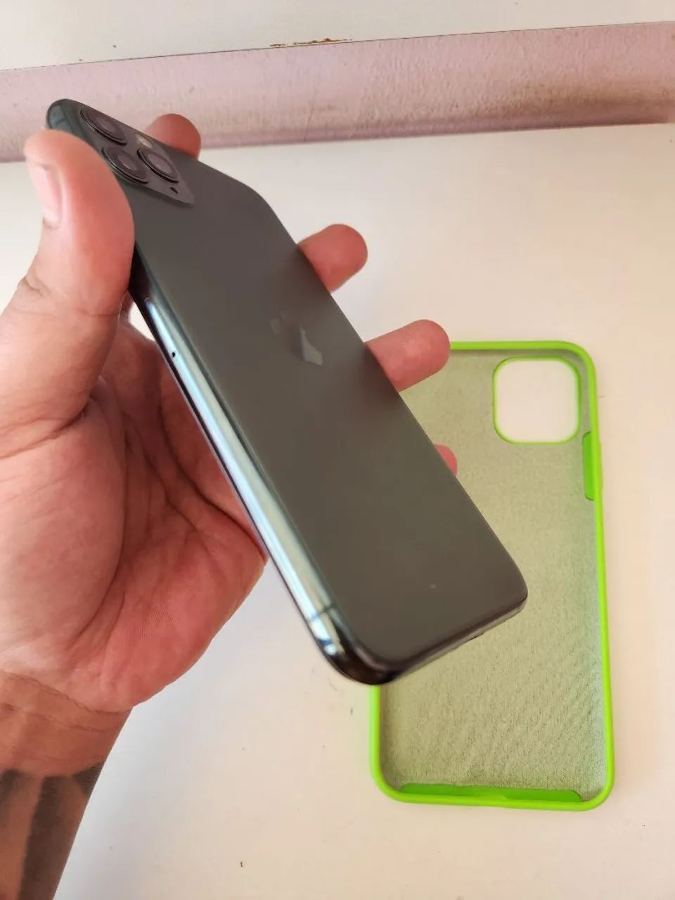 Iphone 11 Pro Max Novinho com película capinha e carregador - Foto 5