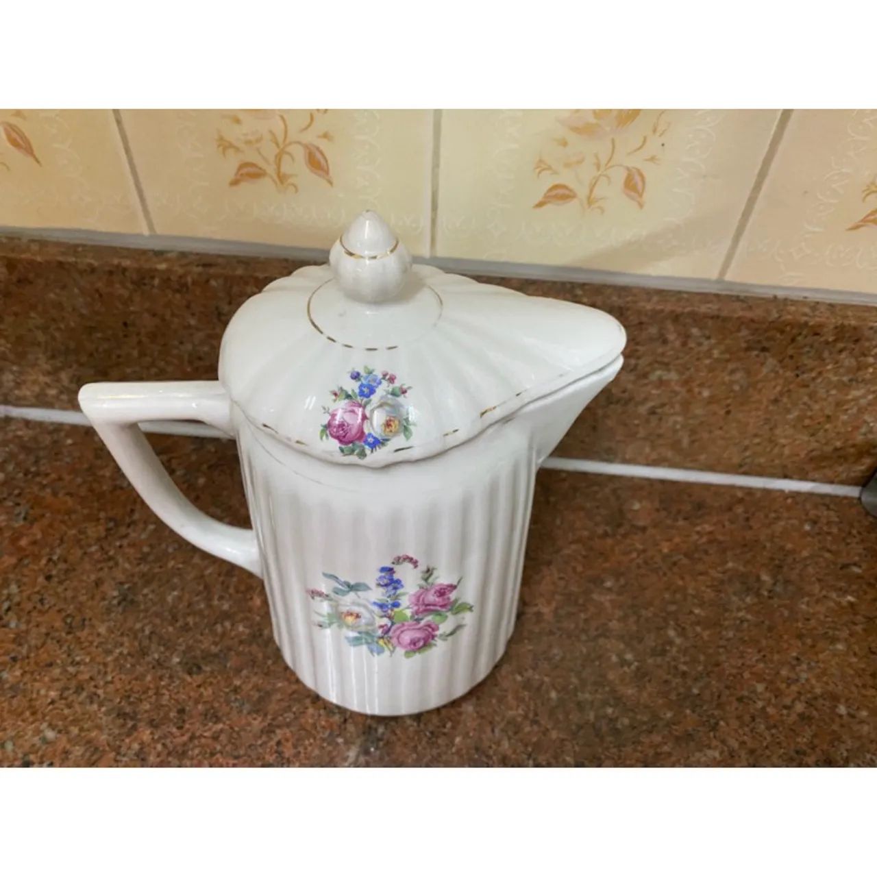 Bule antigo e raro  com cena floral em estilo da decada 50/60. - Foto 3