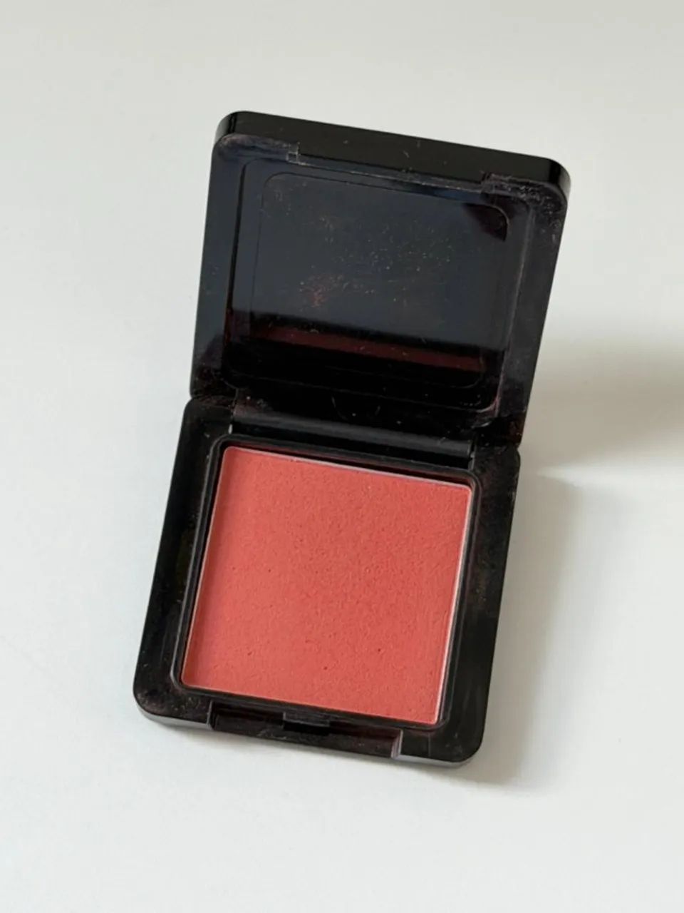 blush em pó compacto berry make b. 1,5g - Foto 2