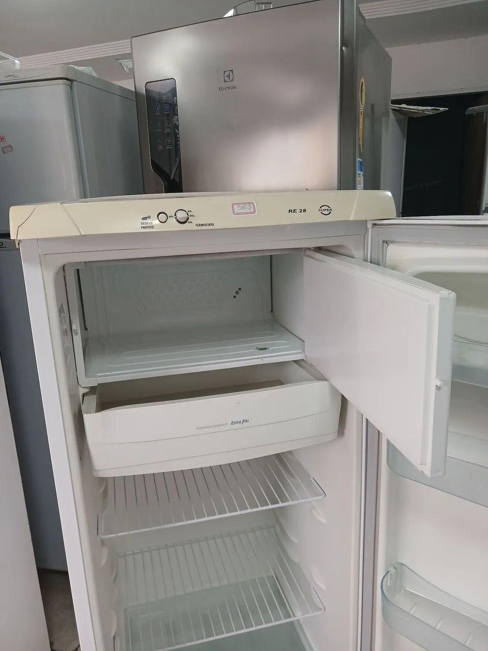 Geladeira pequena completa Electrolux funcionando  - Foto 2