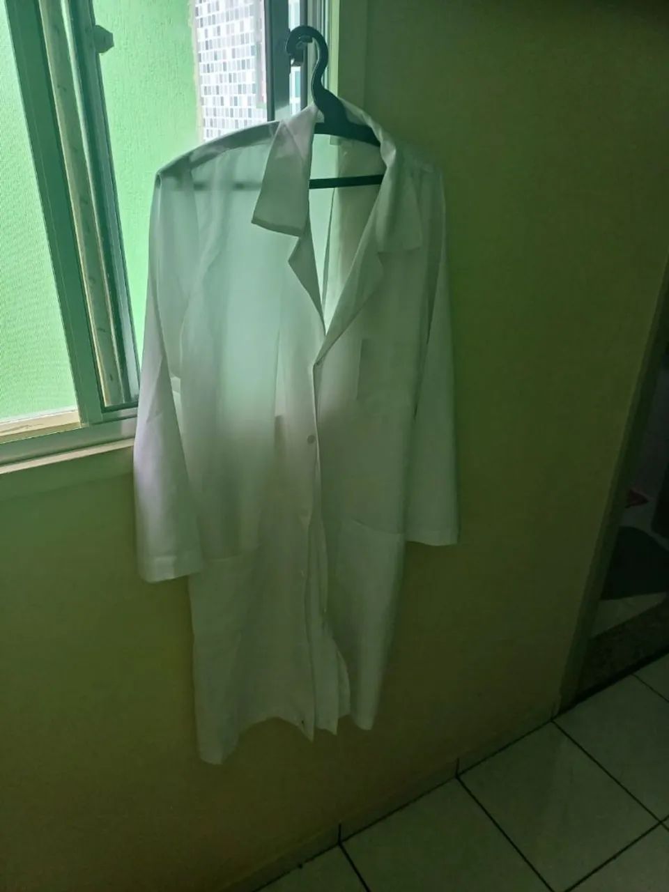 Vende se 2 jalecos Brancos - Foto 3
