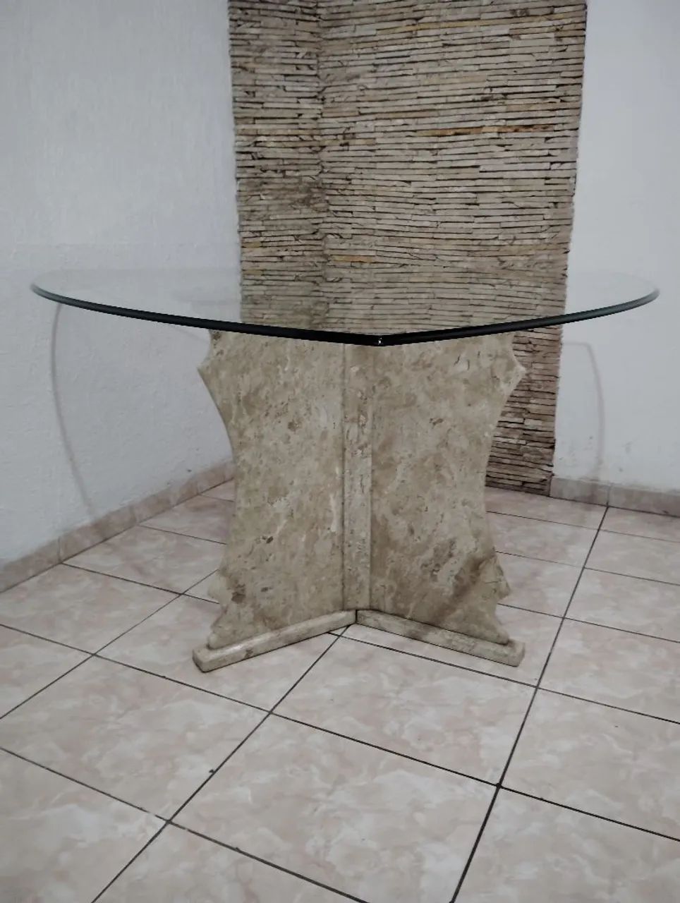 Vendo excelente mesa de vidro com seis cadeiras  - Foto 3