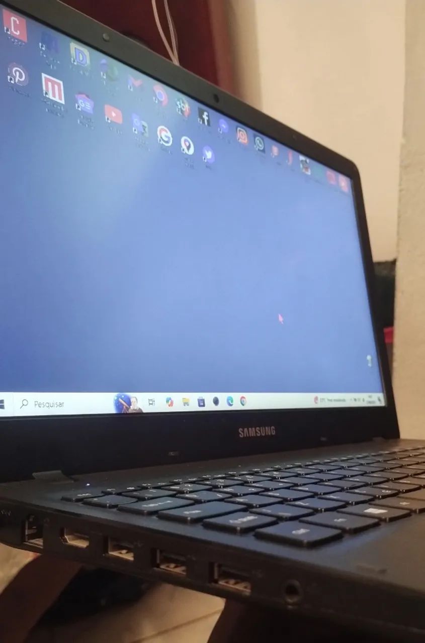 Notebook Samsung NP300E5M 15,6 pol 4GB Ram Processador Intel Celeron