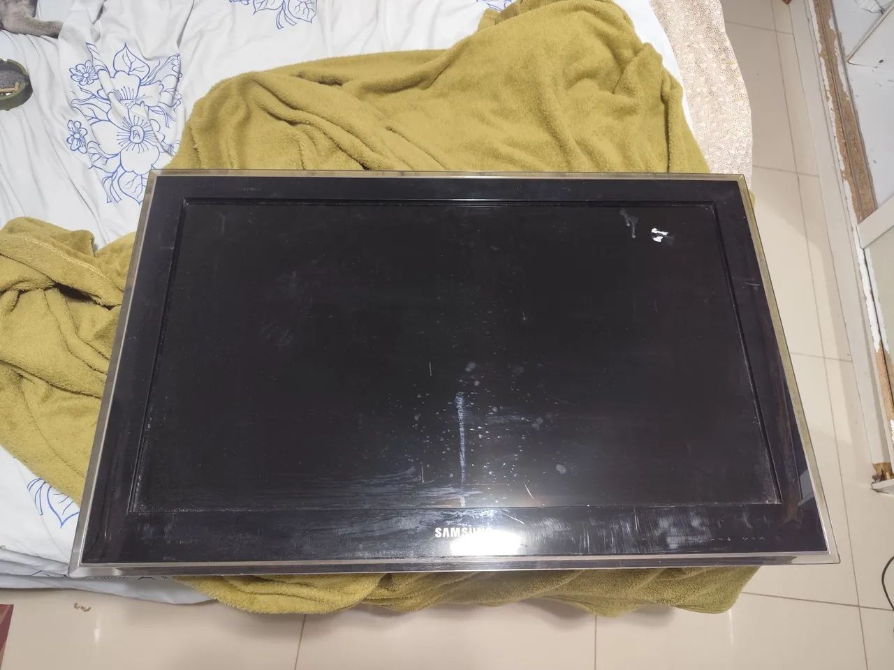 3 Tvs com defeito/porém funcionando - Foto 3