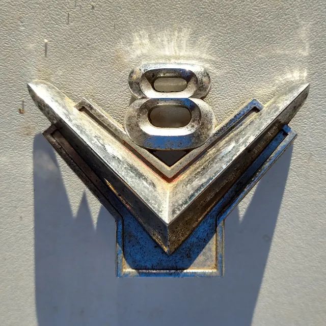 Emblema V8 Ford raro - Foto 4