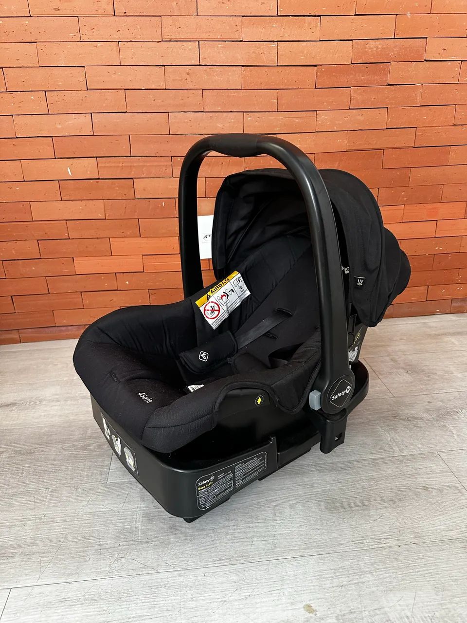 POUCO USO Carrinho de bebê + bebê conforto + base veicular Safety First Magnific trio  - Foto 6