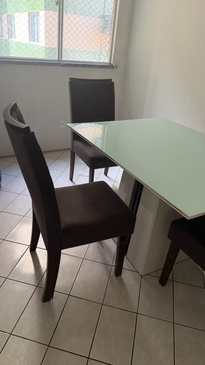 Mesa com tampo de vidro + 4 cadeiras  - Foto 2
