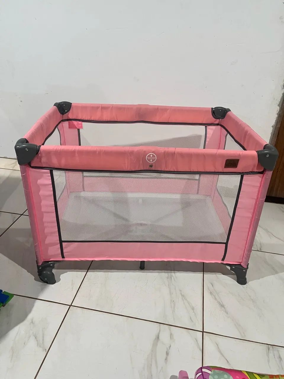 Berço chiqueirinho com colchão 