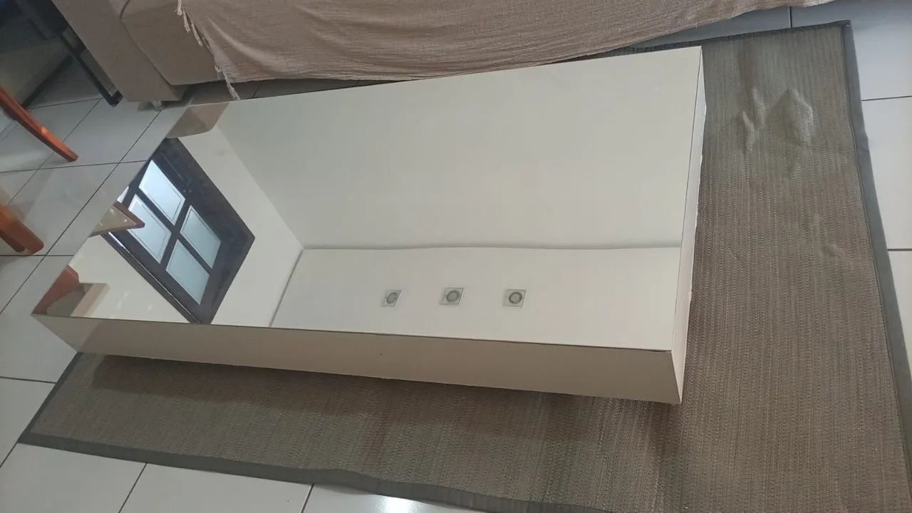 Vende-se uma mesa de sala