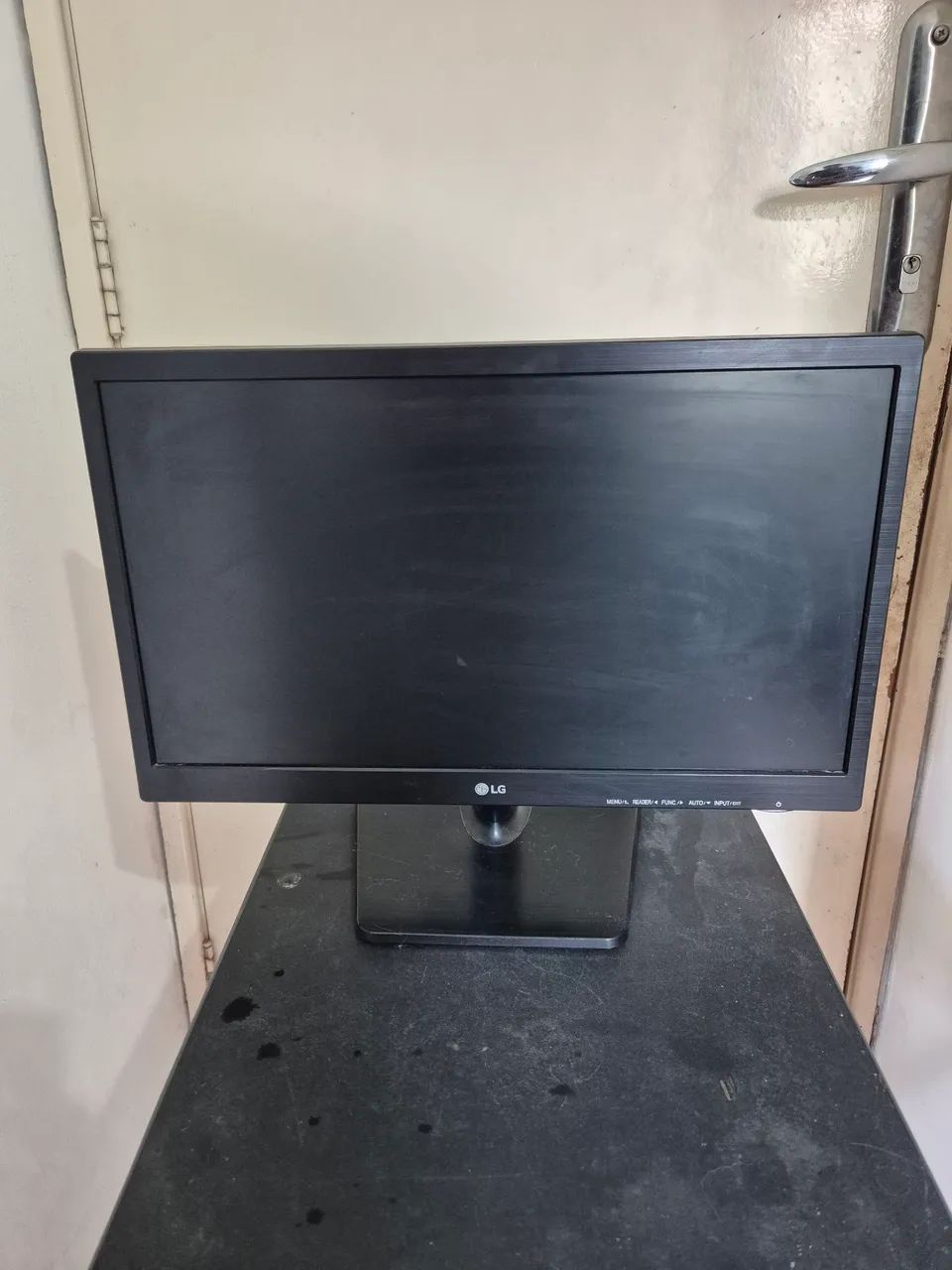 Monitor LG LED 19,5" - Flatron 20M37AA-B - Foto 2