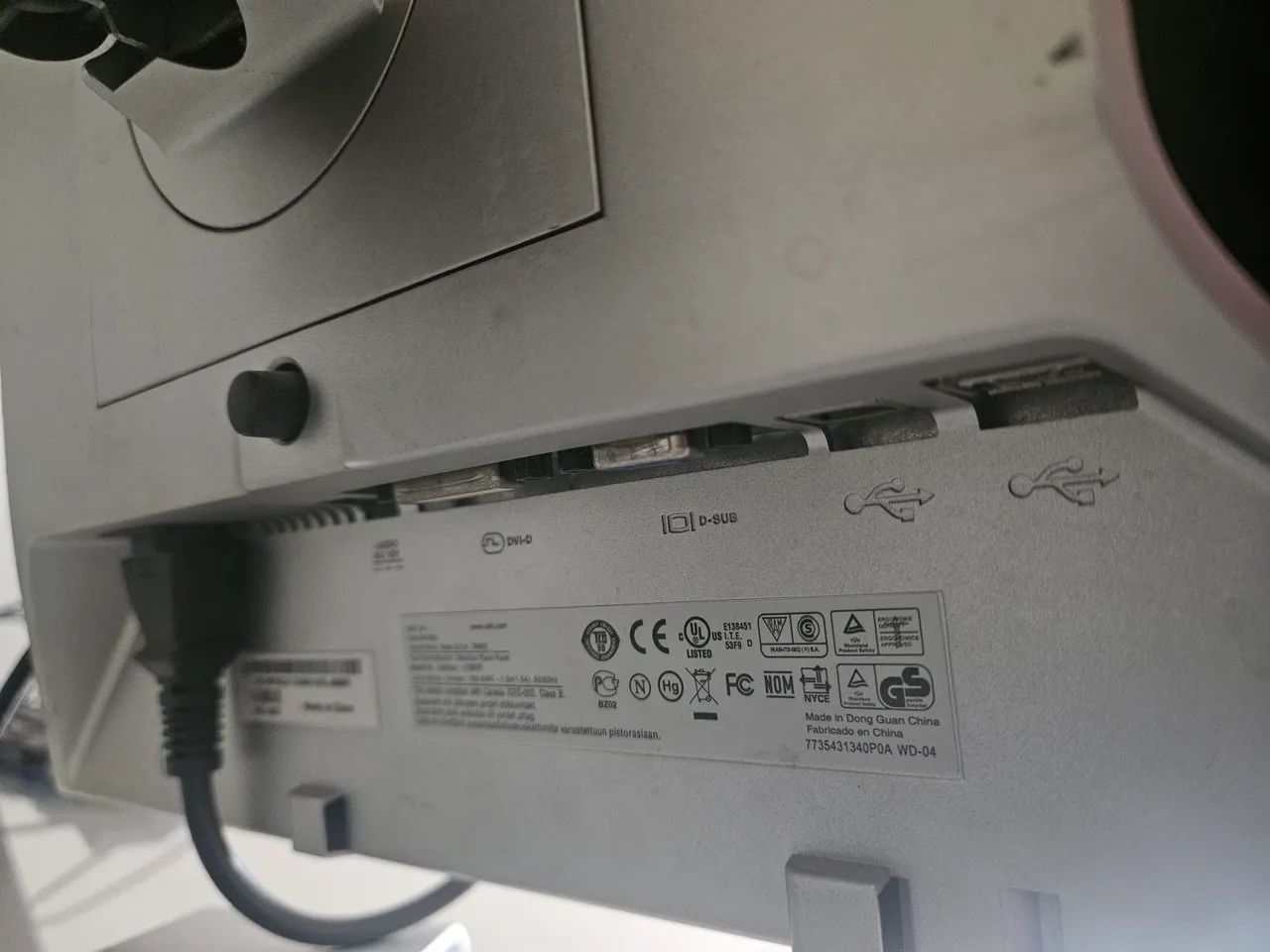 Monitor Dell 19 Polegadas 5:4 VGA USB DVI - Dell E198FP - Foto 4