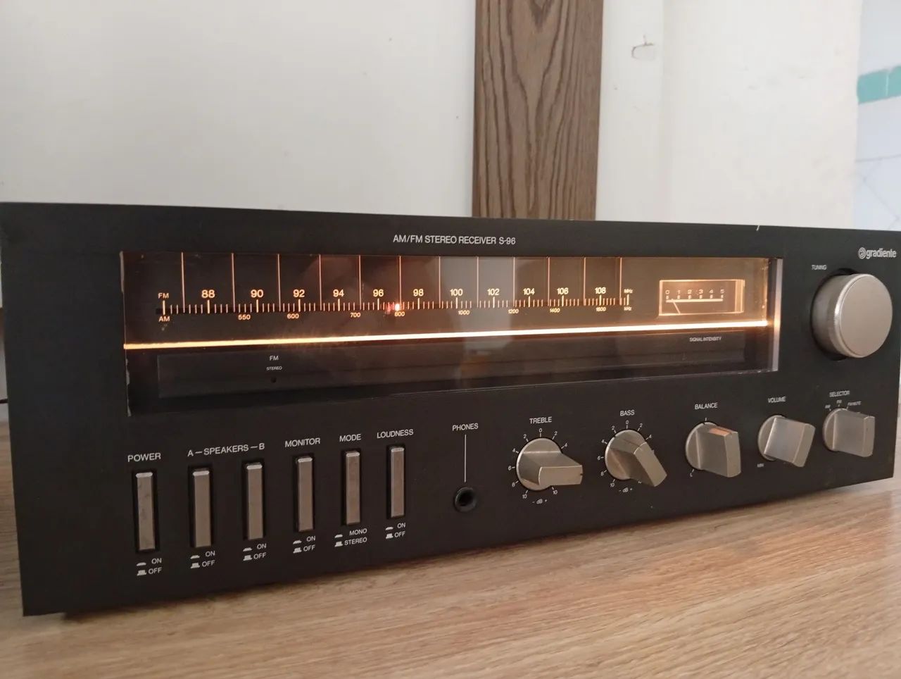 Receiver Gradiente model S96. - Foto 2