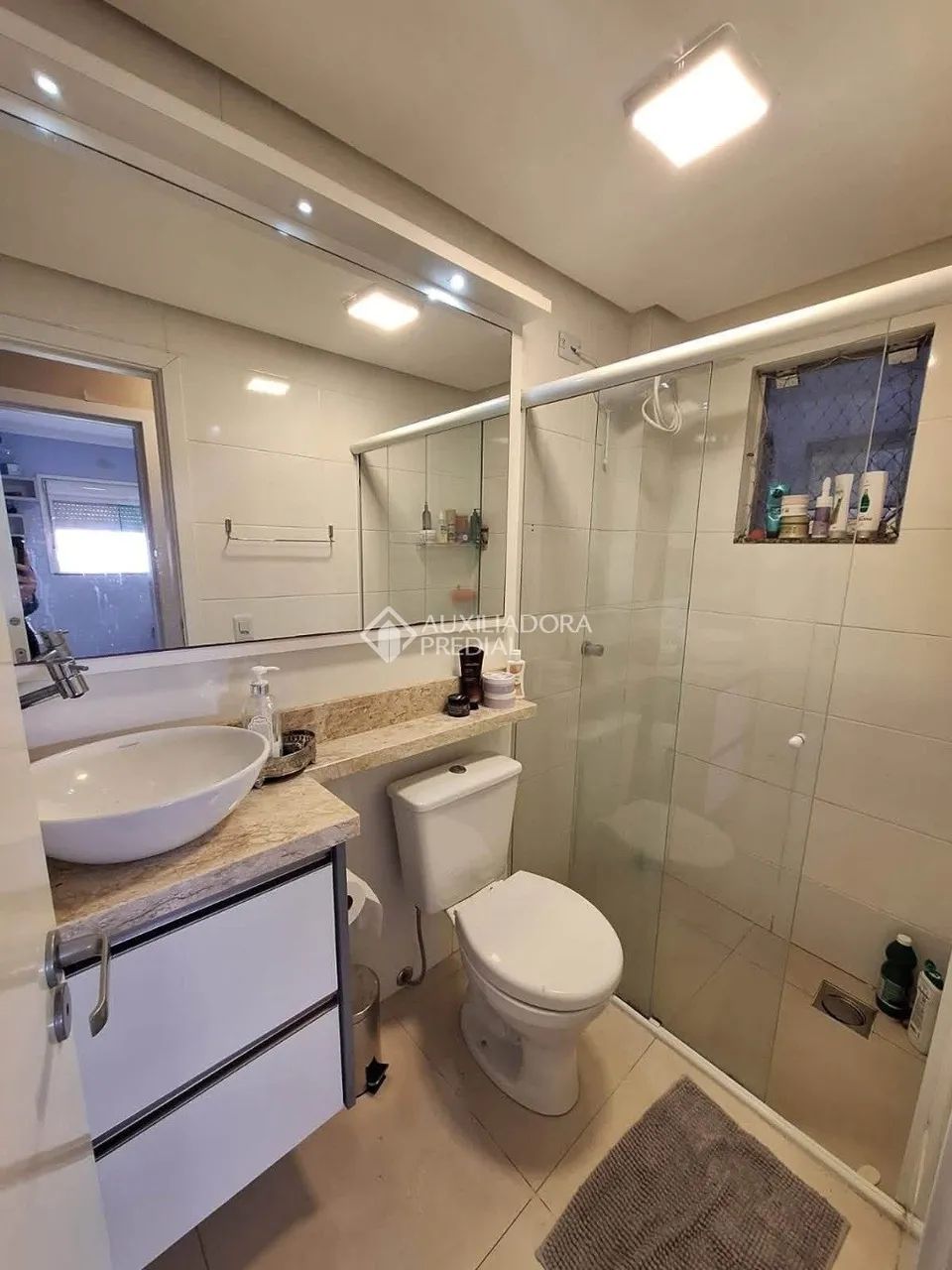 Auxiliadora Predial aluga, apartamento 2 dormitórios, sendo uma suíte, totalmente mobiliad - Foto 5