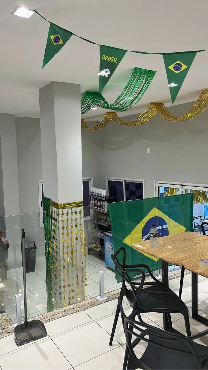 Precisa-se de chapeira
