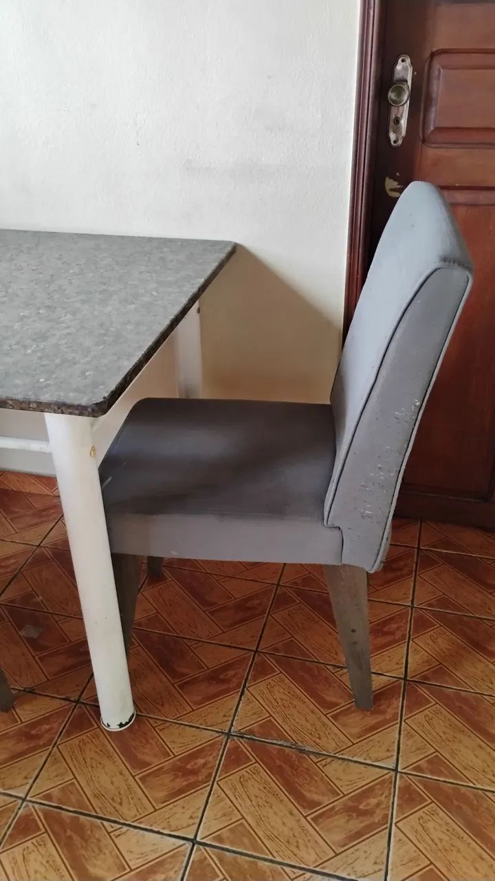 Mesa de mármore + 2 cadeiras  - Foto 4