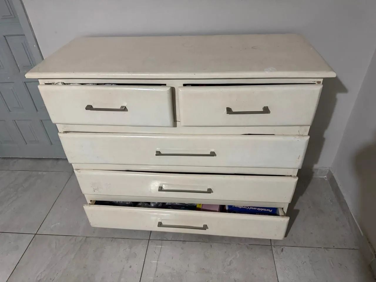 CÔMODA USADA DE MADEIRA R$ 800,00 - Foto 4