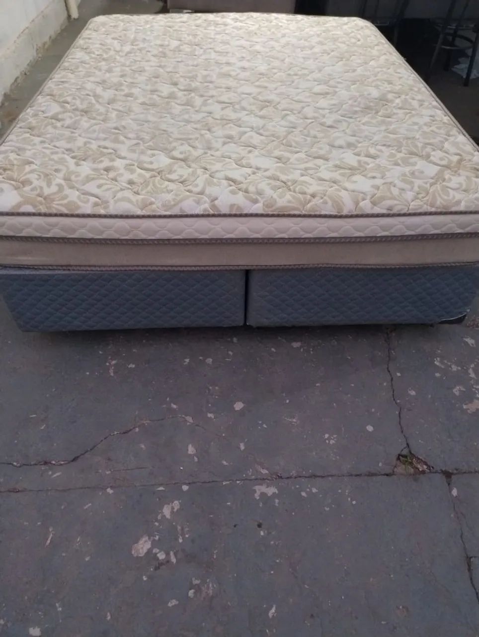 Cama Queen com colchão entrego sem taxa 