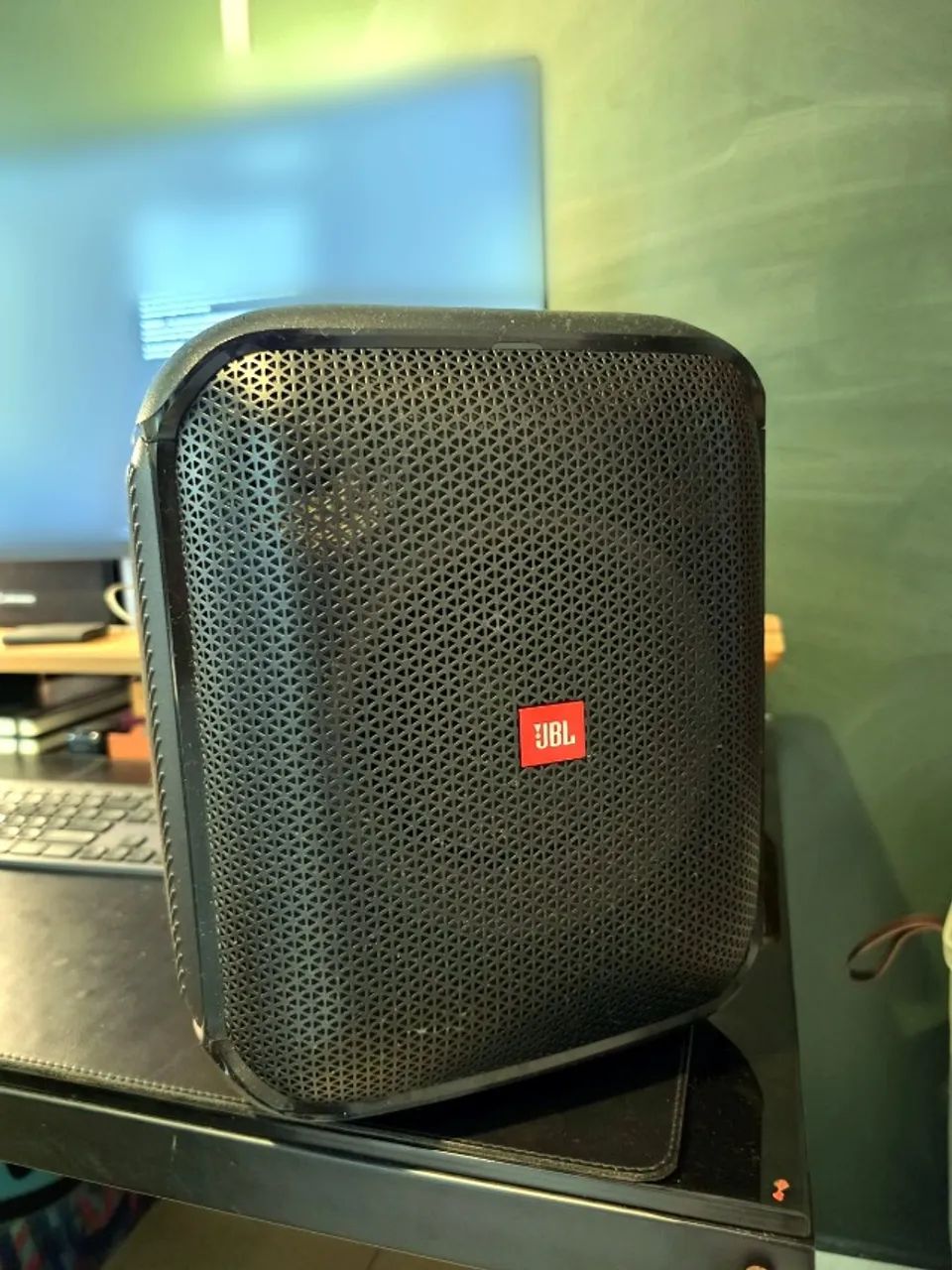 Caixa JBL PartyBox Encore Essential 100W Bluetooth com Luzes - Foto 2