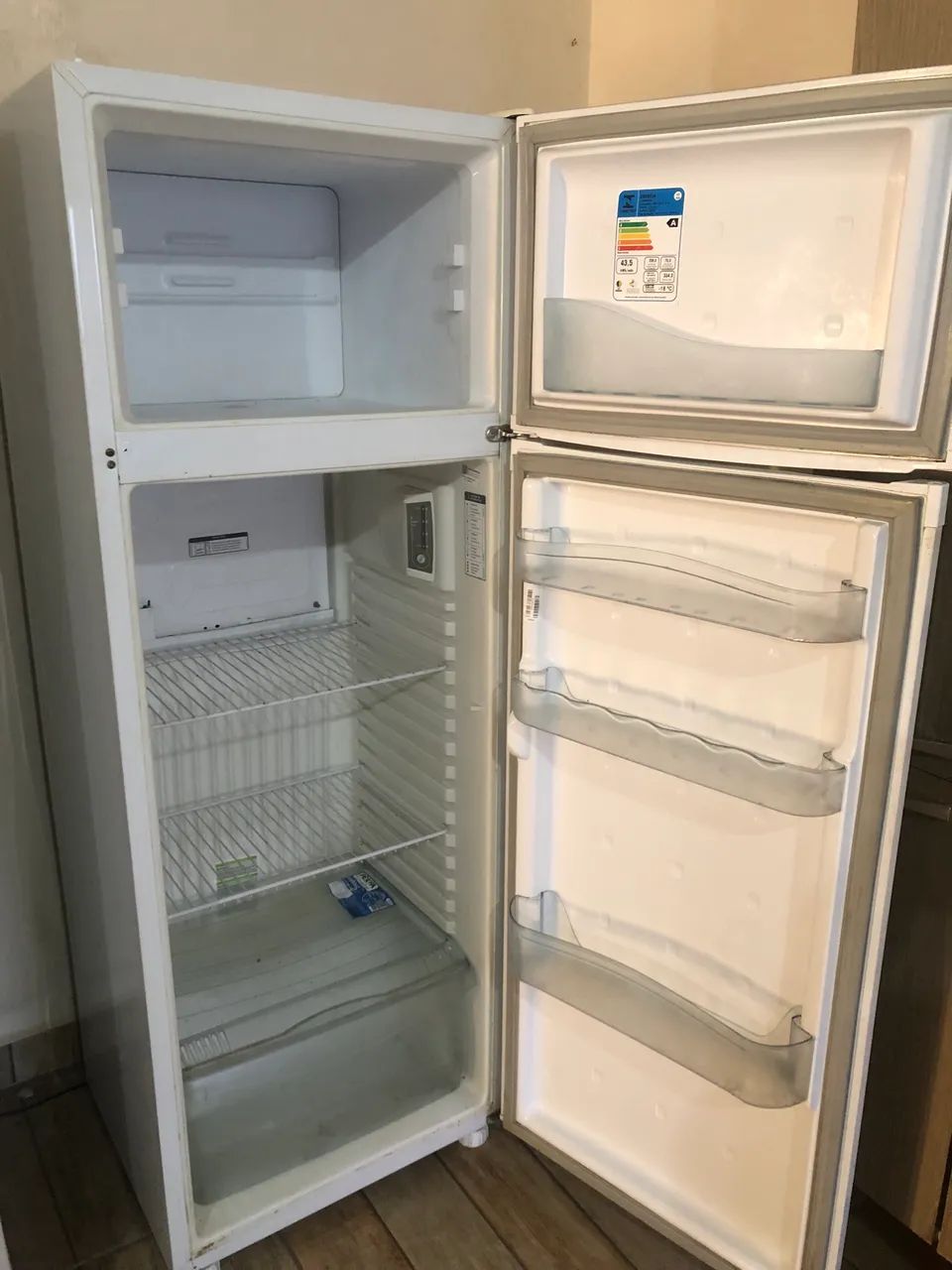 Geladeira duplex 330 litros super nova - Geladeiras e Freezers