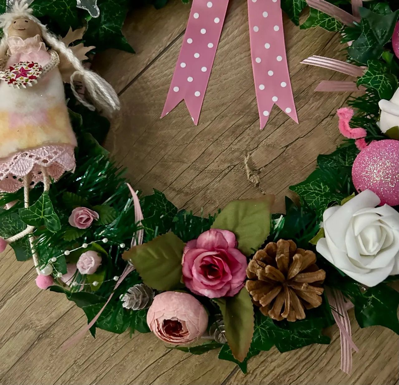 Guirlanda de Natal anjo e laço rosa - Foto 4