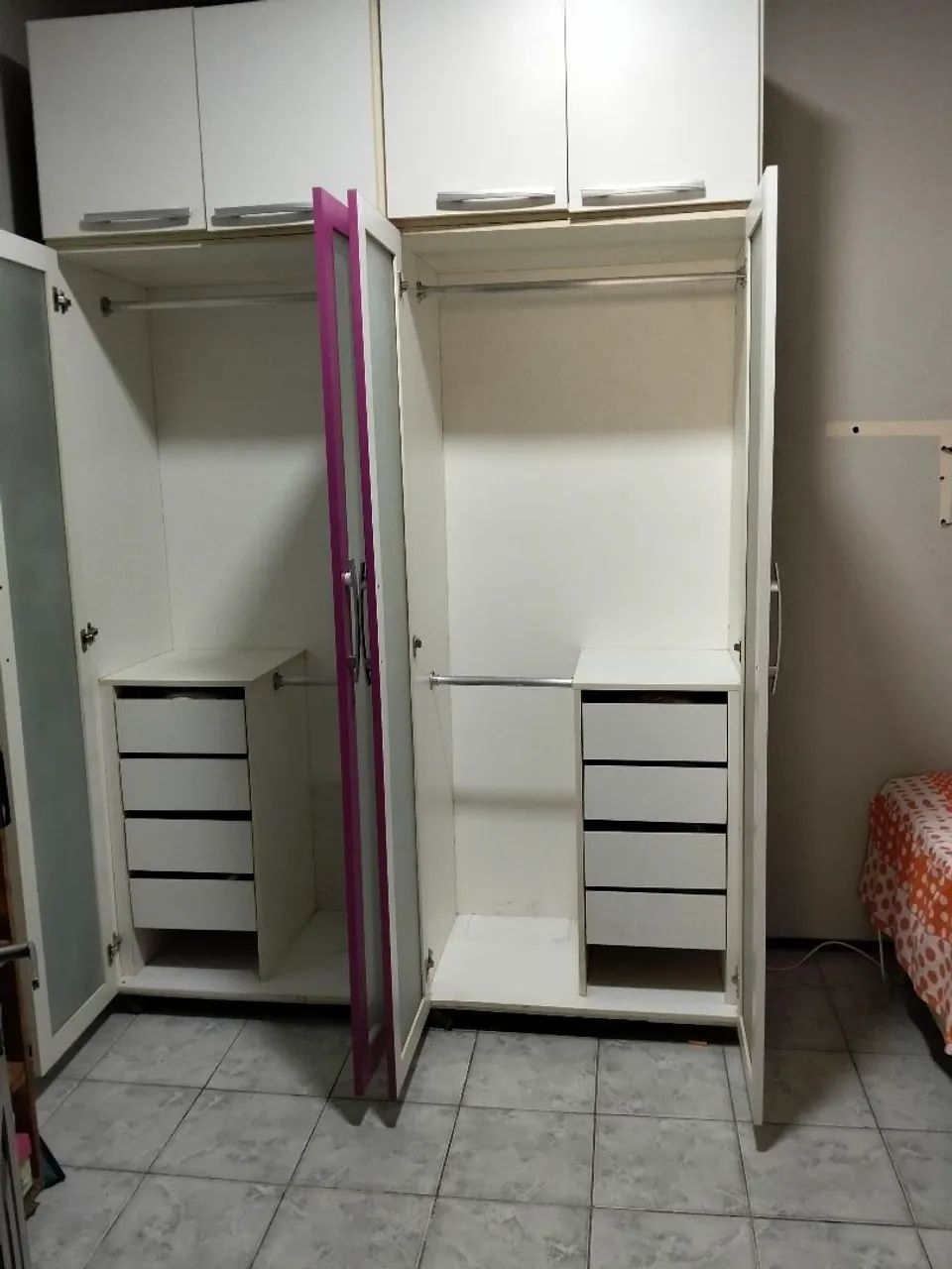 Guarda roupa semi novo 