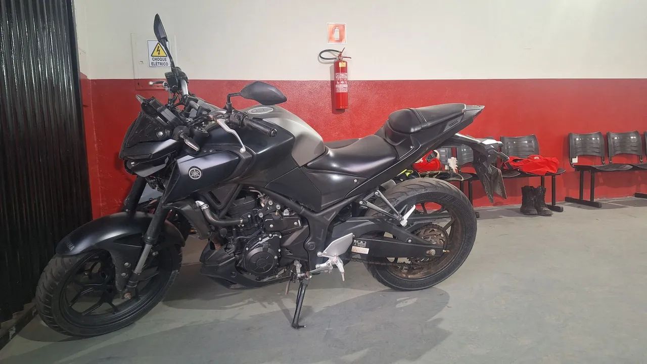 YAMAHA MT 03  - Foto 3