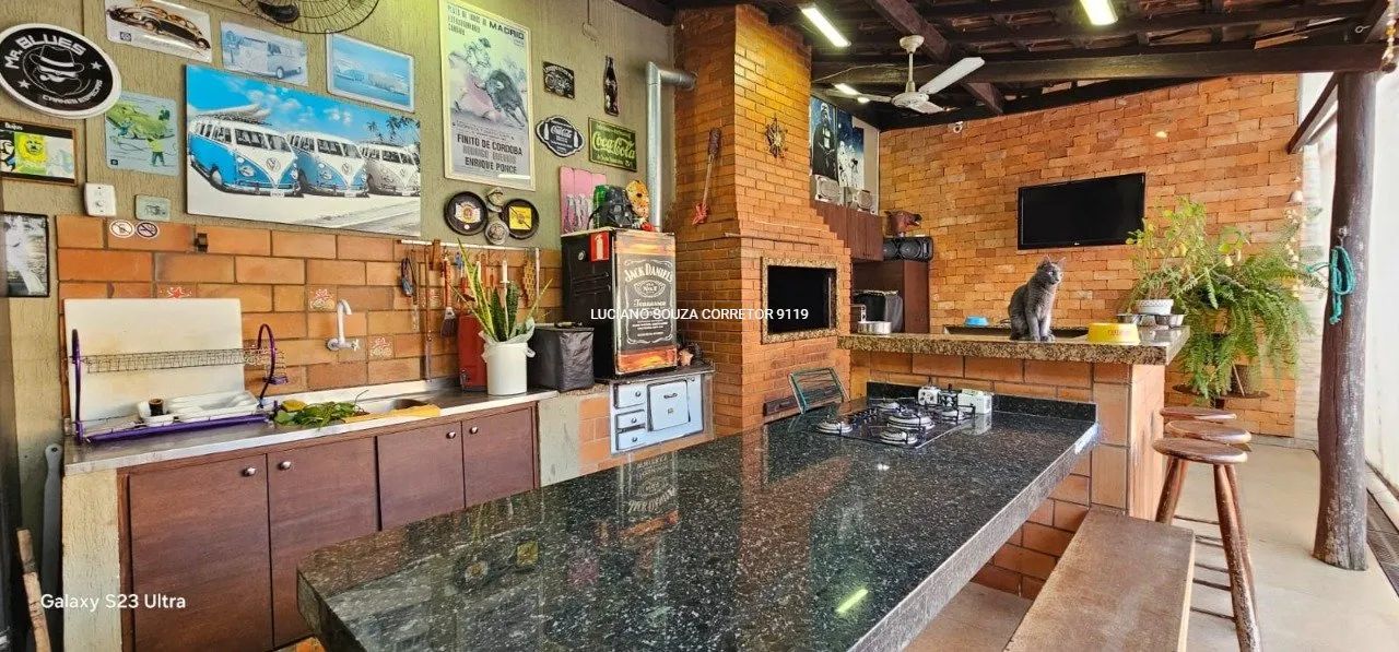 Casa bem localizada, piscina, gourmet e armários. - Foto 3